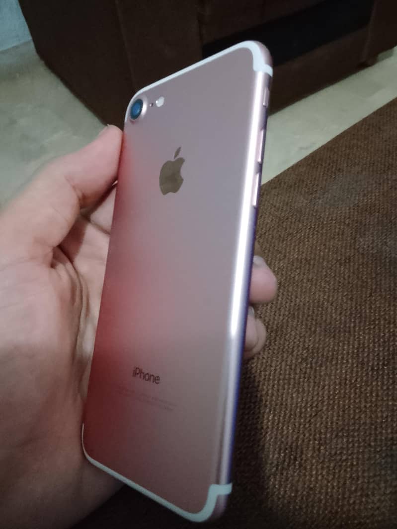 Apple iPhone 7 0