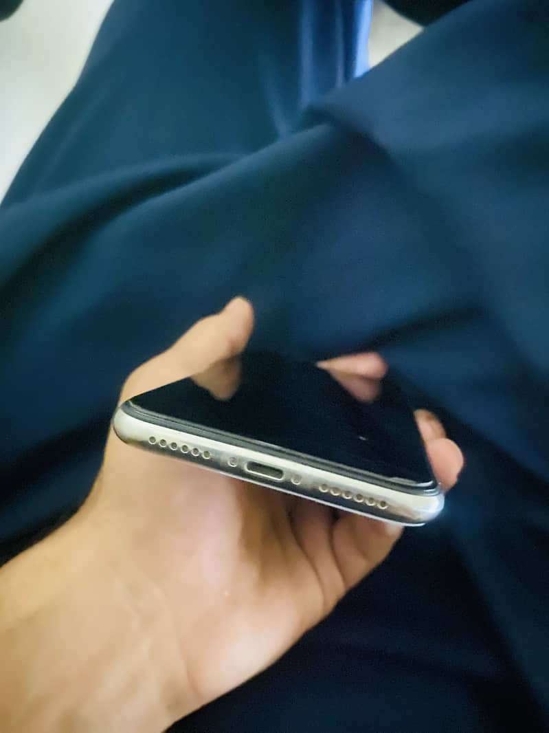 Apple iPhone X 3