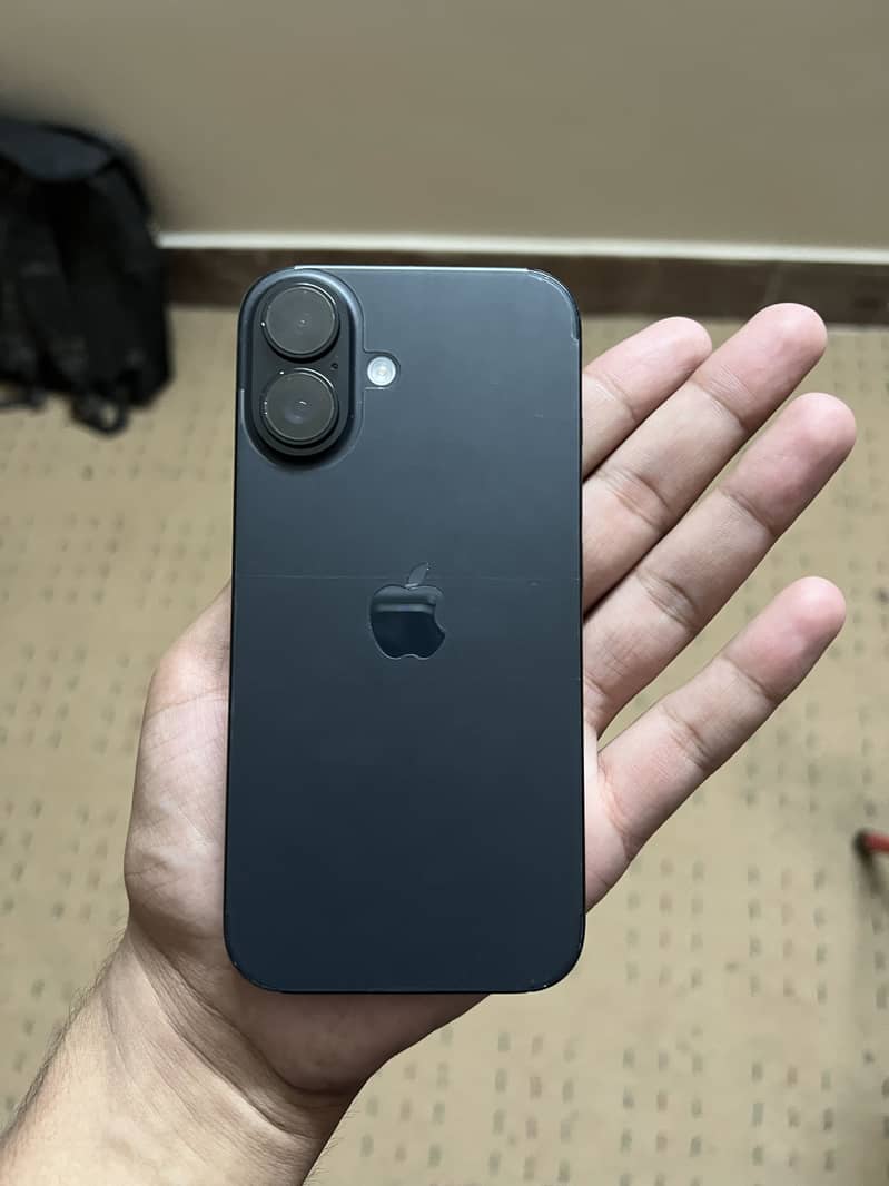 Apple iPhone 16 0