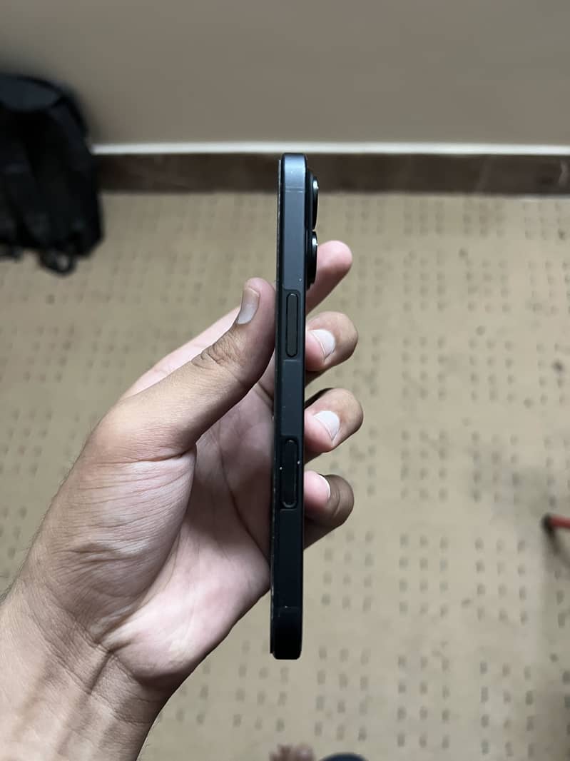 Apple iPhone 16 2