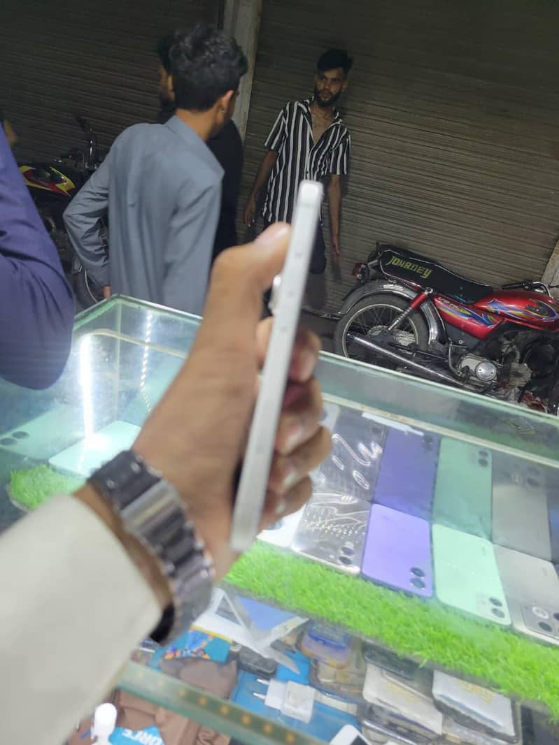 Apple iPhone 17 4