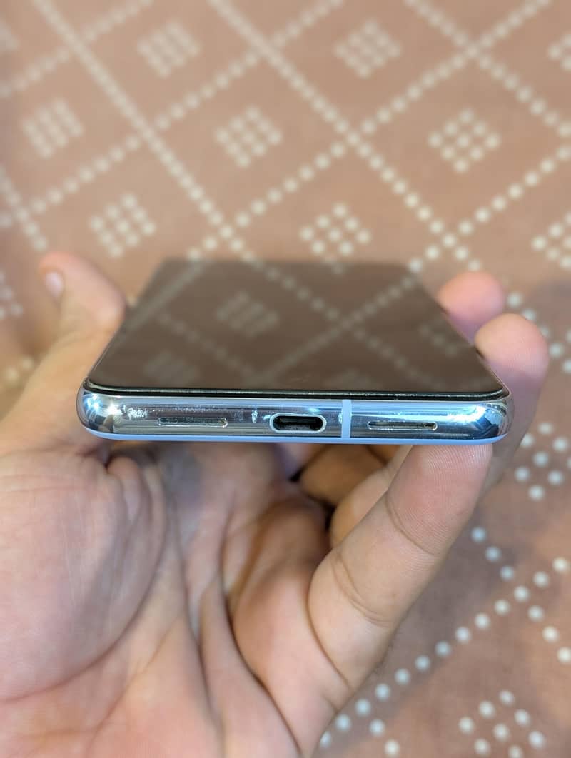 Google Pixel 8 pro 4