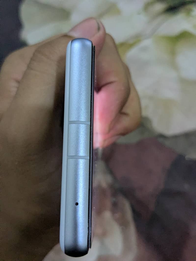 Google Pixel 7a 2