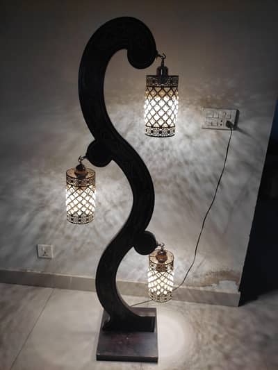 Premium 3-Light Wooden Floor Lamp (Elegant Carved Design)