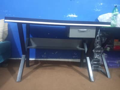 Computer Table available for Sale