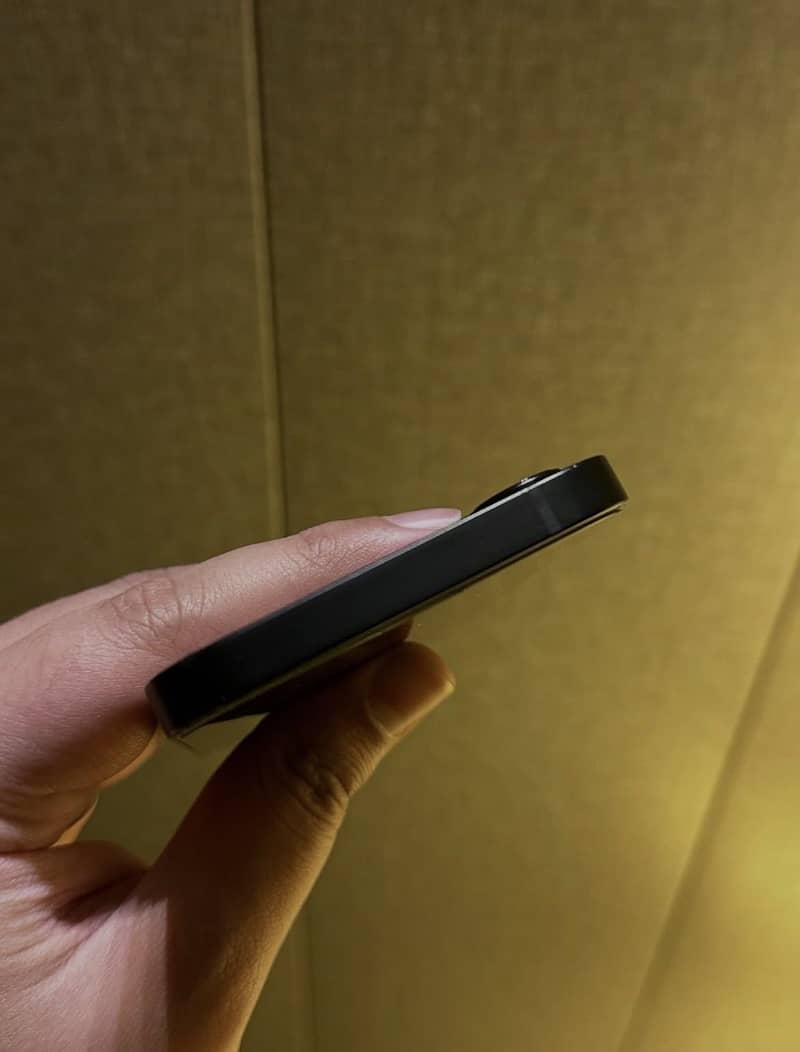 Apple iPhone 16e 2