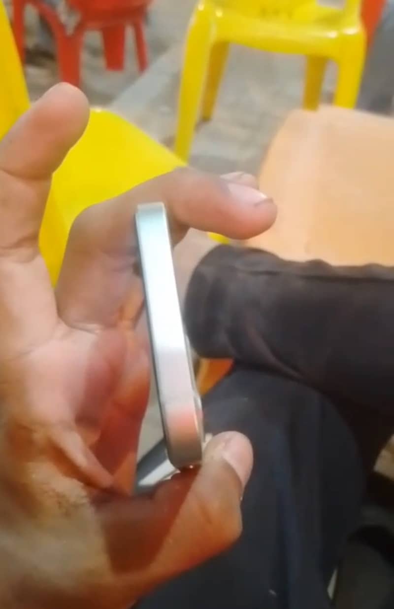 Apple iPhone 12 mini 3