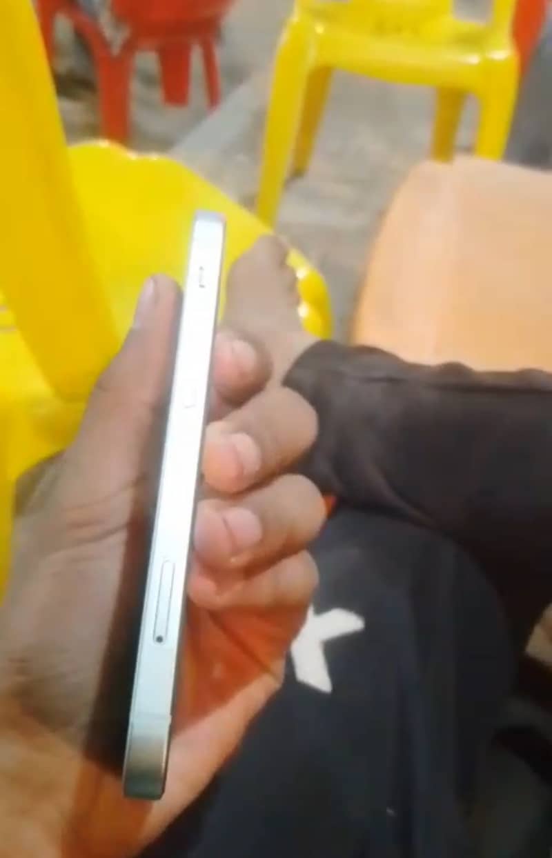 Apple iPhone 12 mini 4