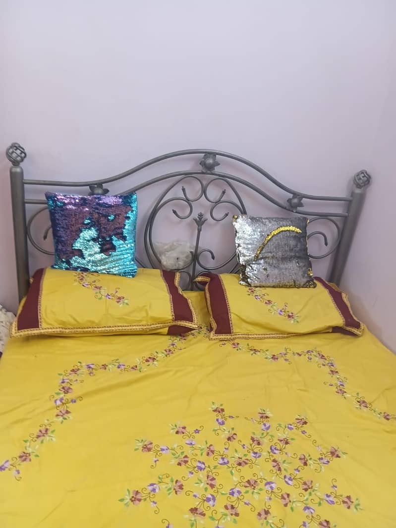 iron bed 0