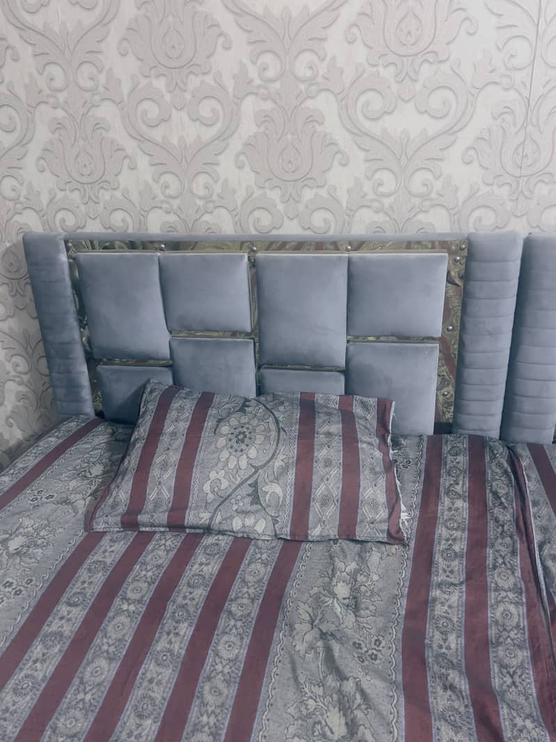 Single bed 0