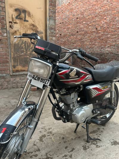 Honda 125 25 model. . . 1 hand use 10/9 condition. .