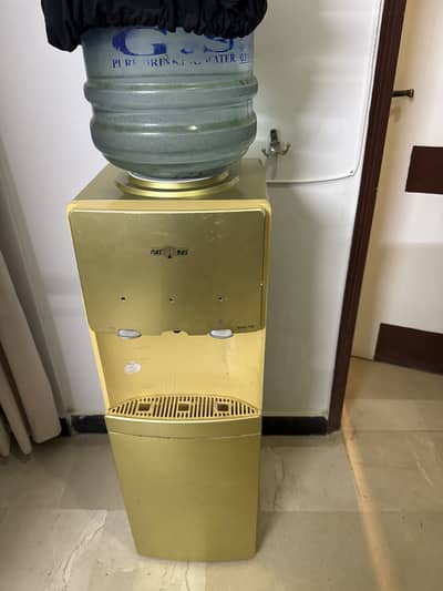 Nasgas Dispenser very less used ph no: 03341120677