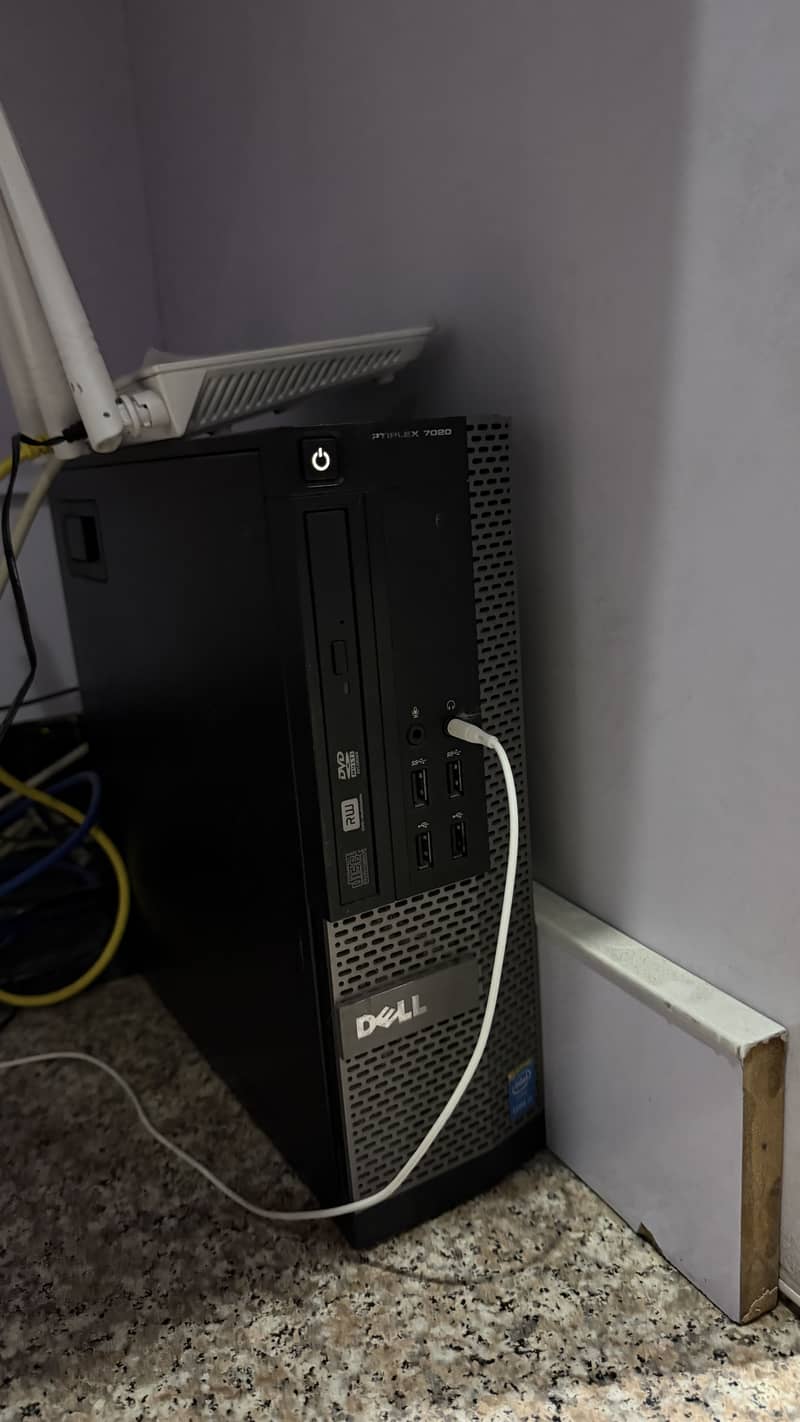 Dell Computer System with Table, Keyboard & Mouse 2