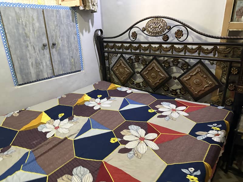 King size bed with side table 2
