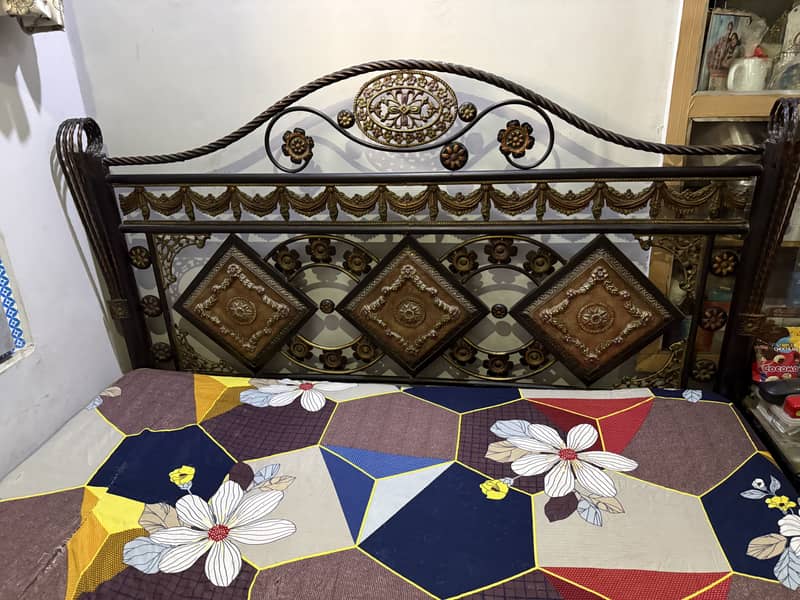 King size bed with side table 3