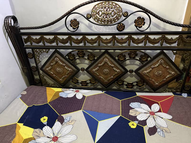 King size bed with side table 4