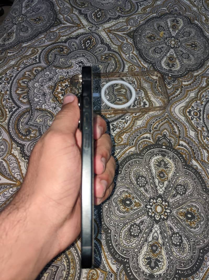 Apple iPhone 16 0