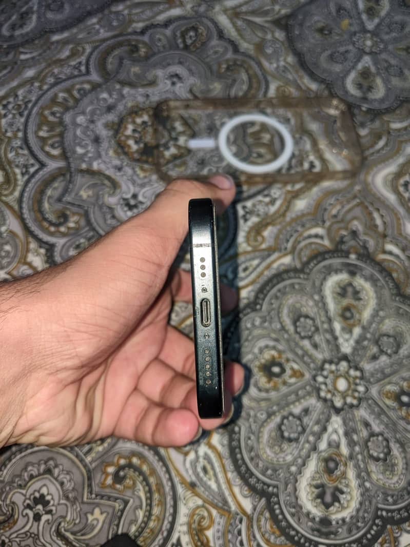 Apple iPhone 16 1