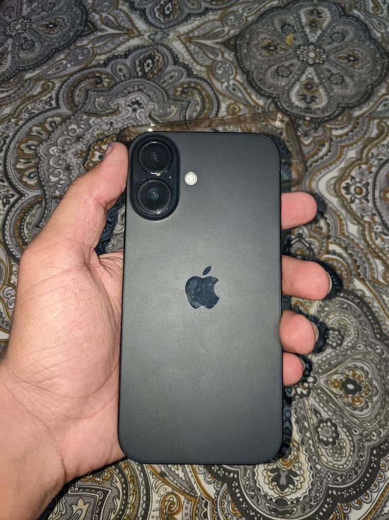 Apple iPhone 16 4
