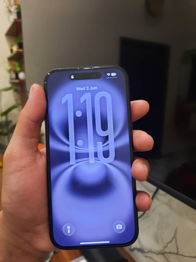 Apple iPhone 16 1