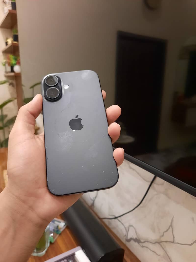 Apple iPhone 16 2
