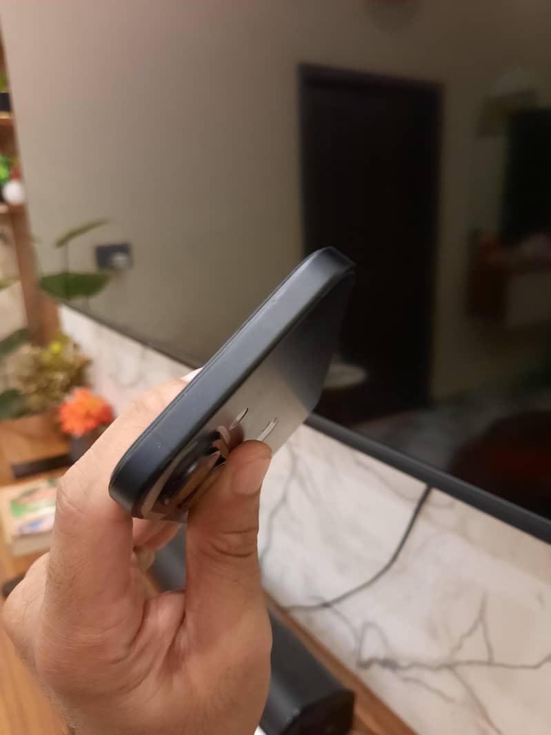 Apple iPhone 16 3