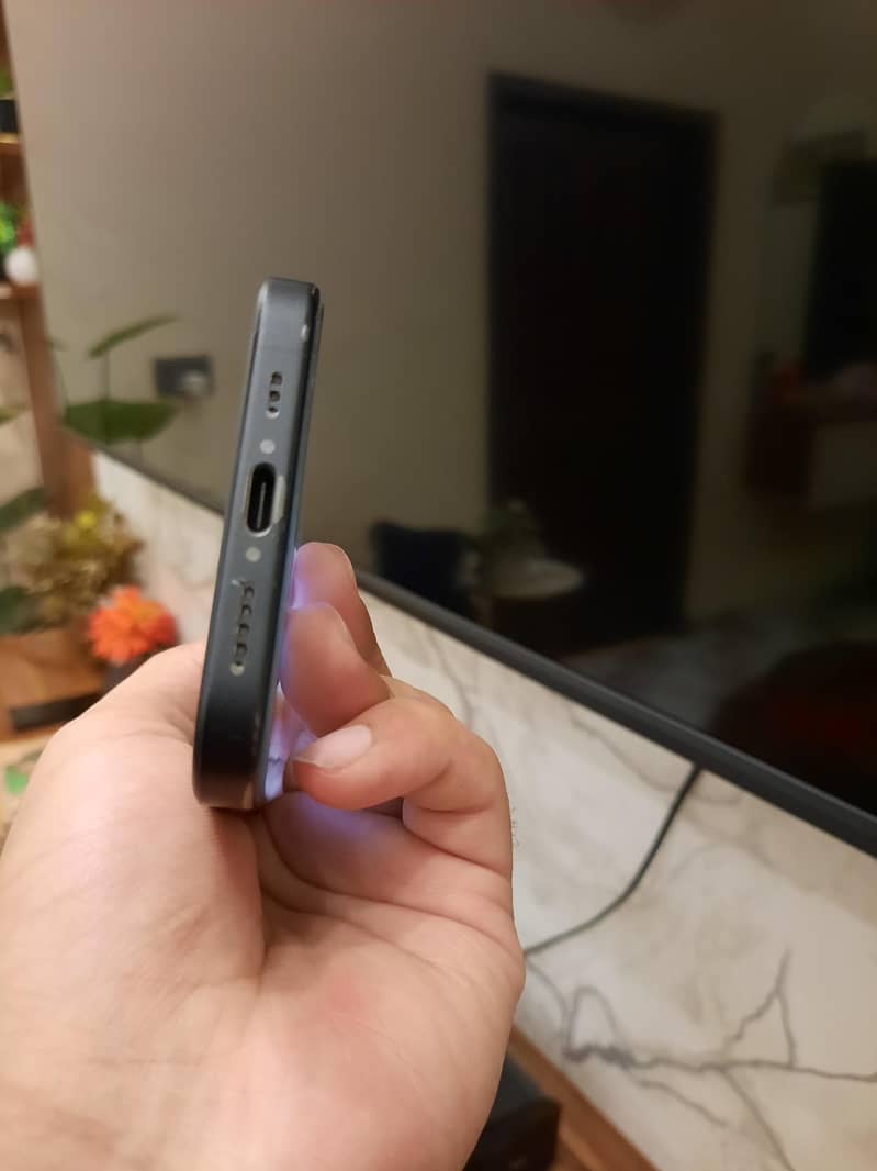 Apple iPhone 16 5