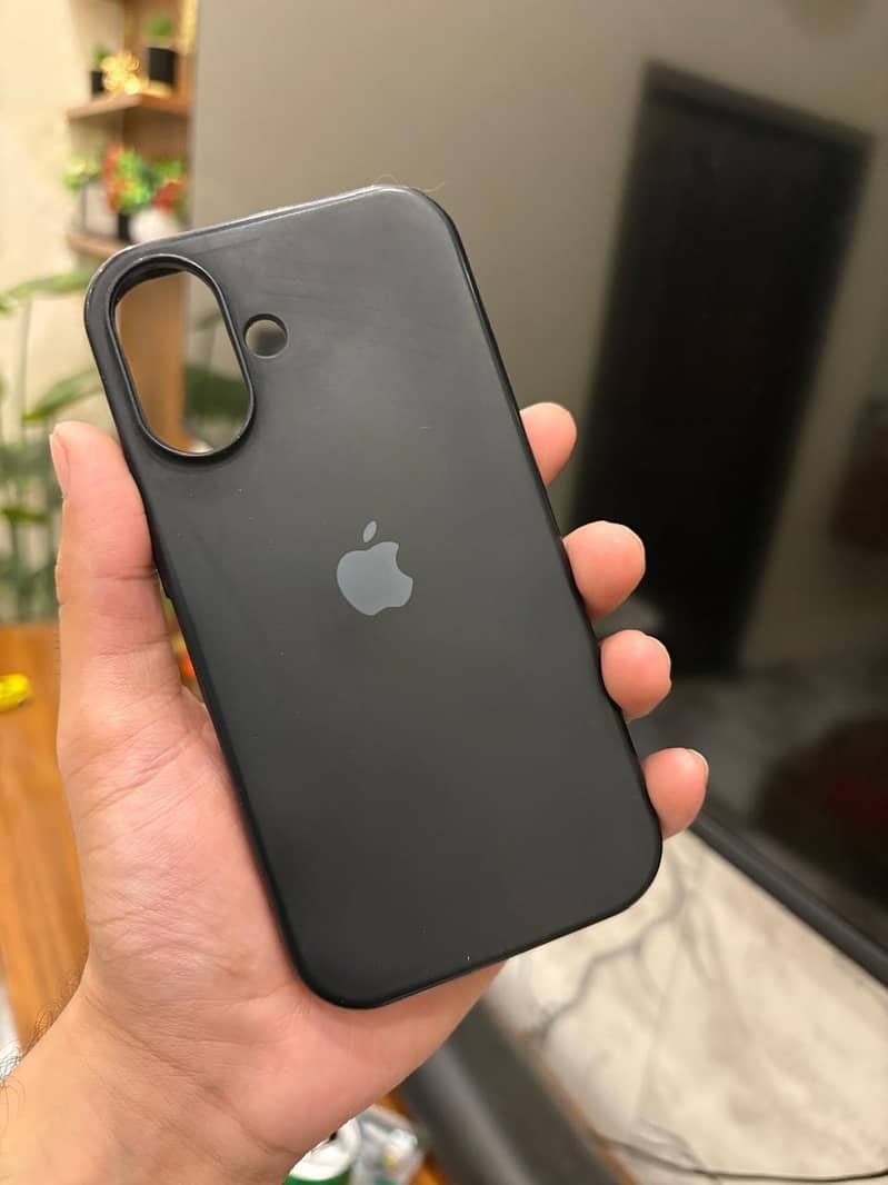 Apple iPhone 16 11