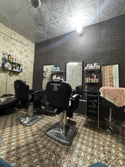 Ladies  Beauty Lounge Running Business