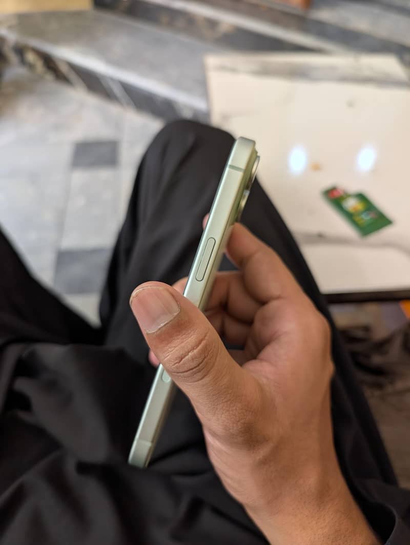 iPhone 15 2