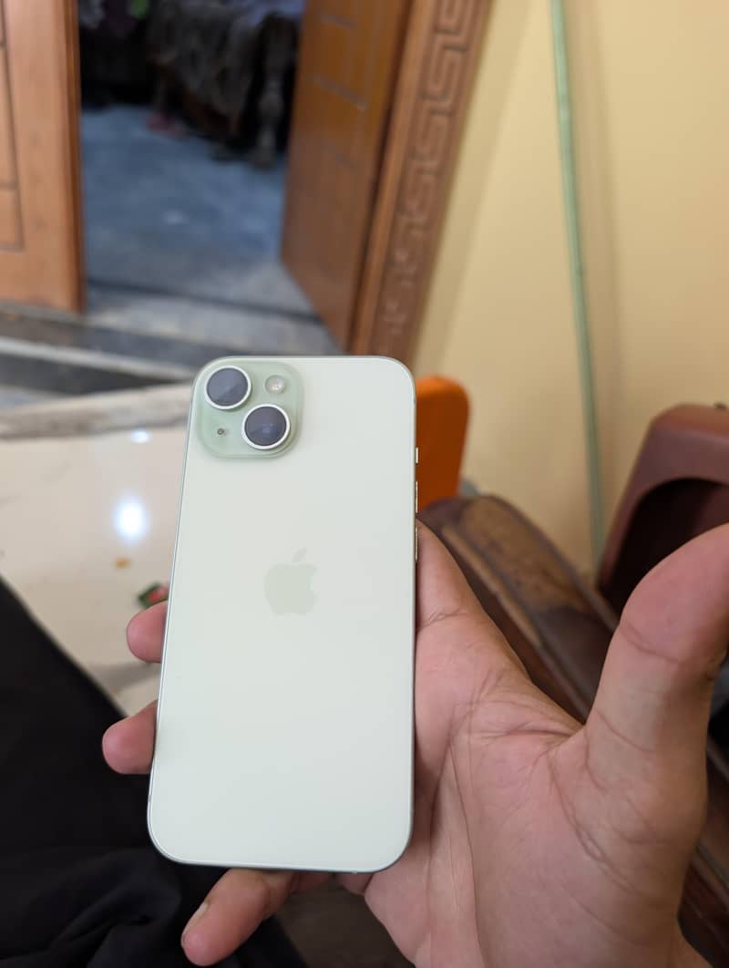 iPhone 15 3