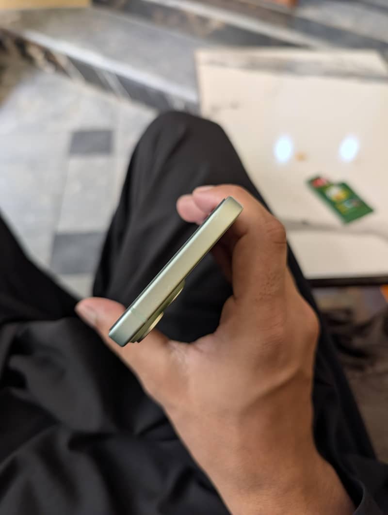 iPhone 15 5