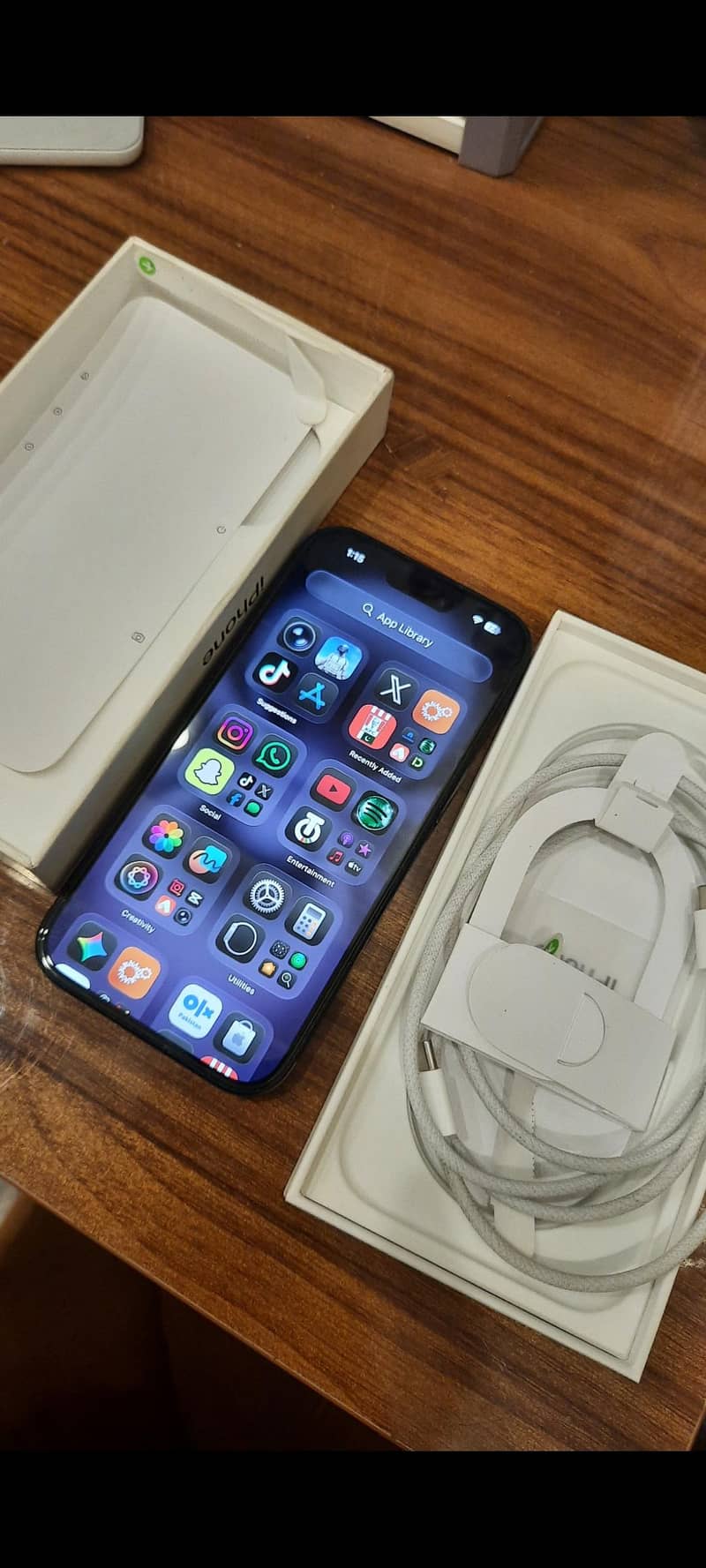 Apple iPhone 16 12