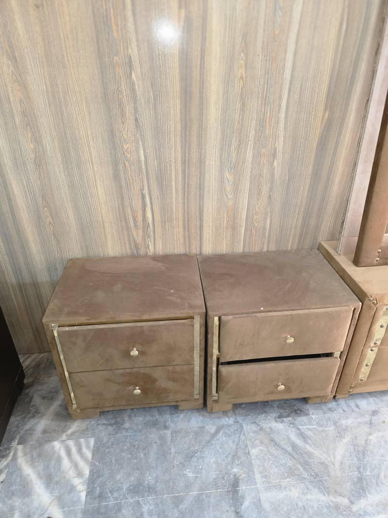bed, dressing table,side table 1