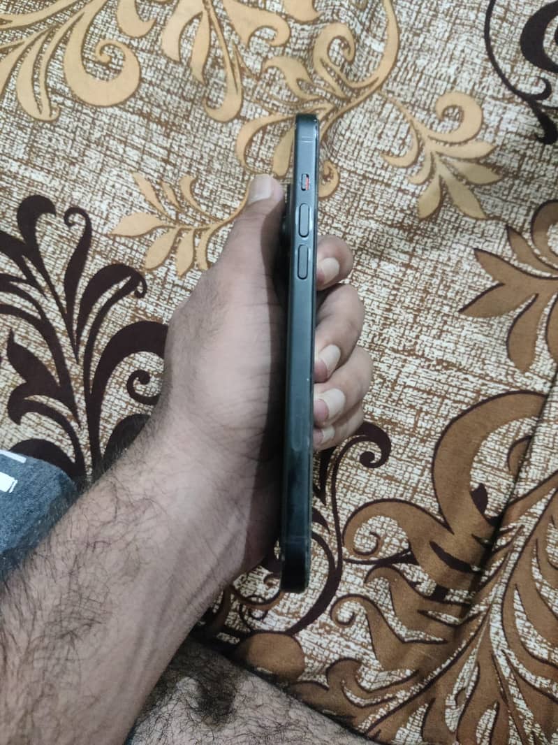 Apple iPhone 15 plus 3