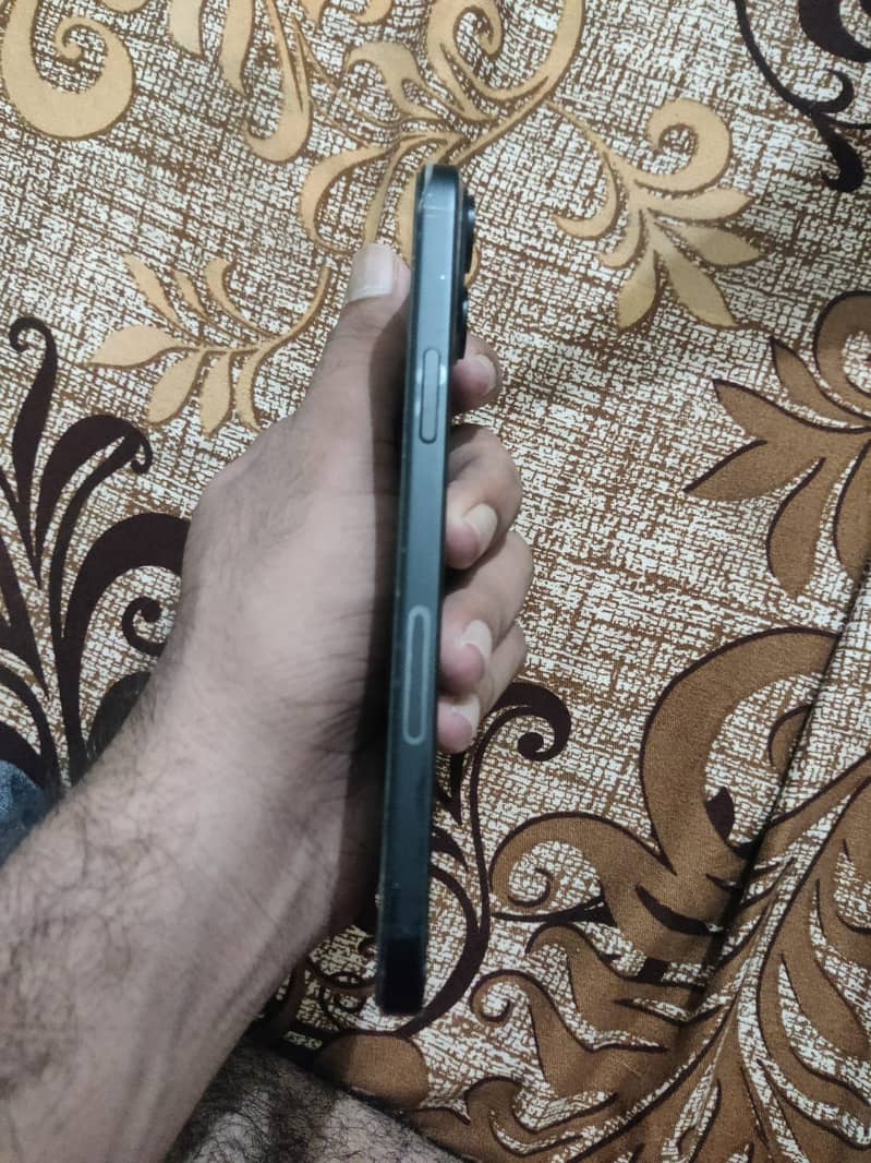 Apple iPhone 15 plus 4