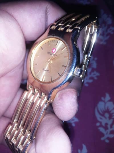 QUARTZ Swizz hills golden chain watch