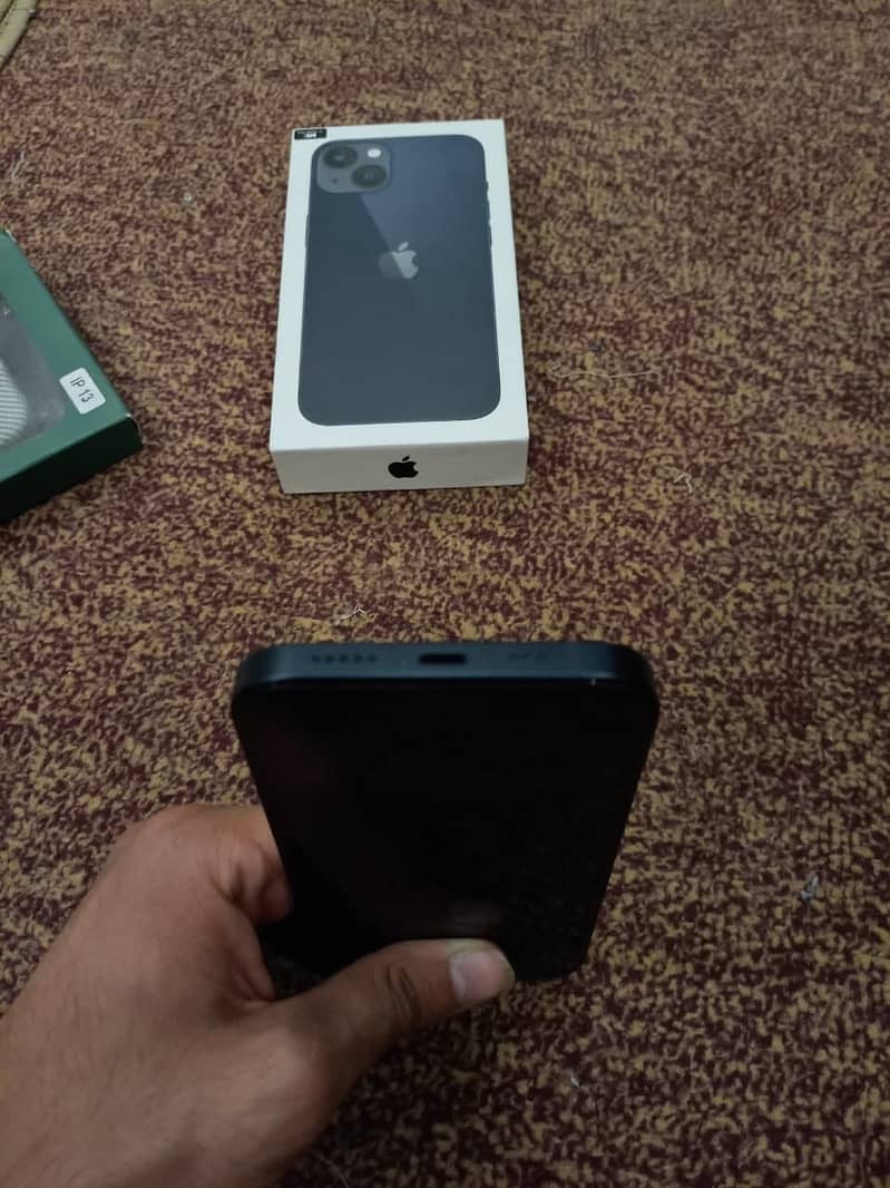 iPhone 13 4