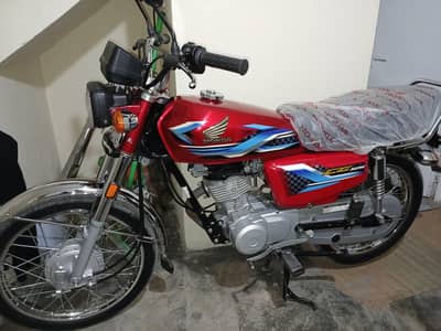 Honda 125 red 2024