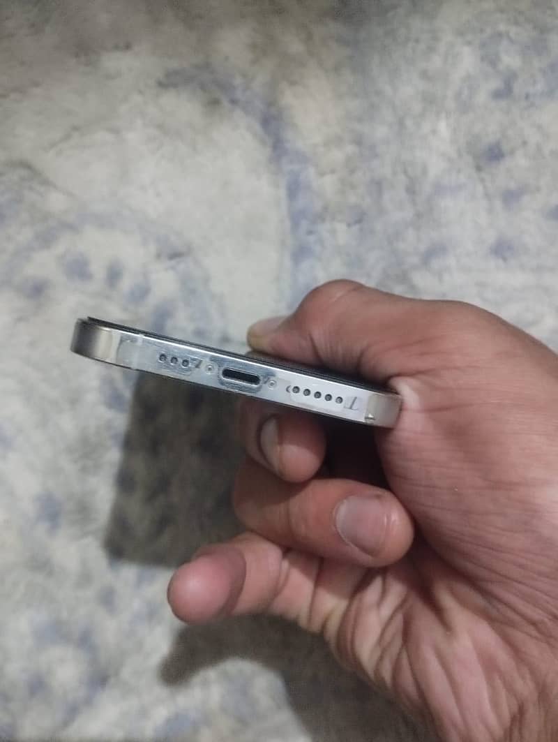 Apple iPhone 12 1