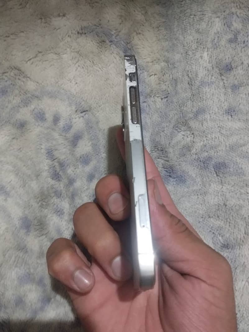 Apple iPhone 12 4