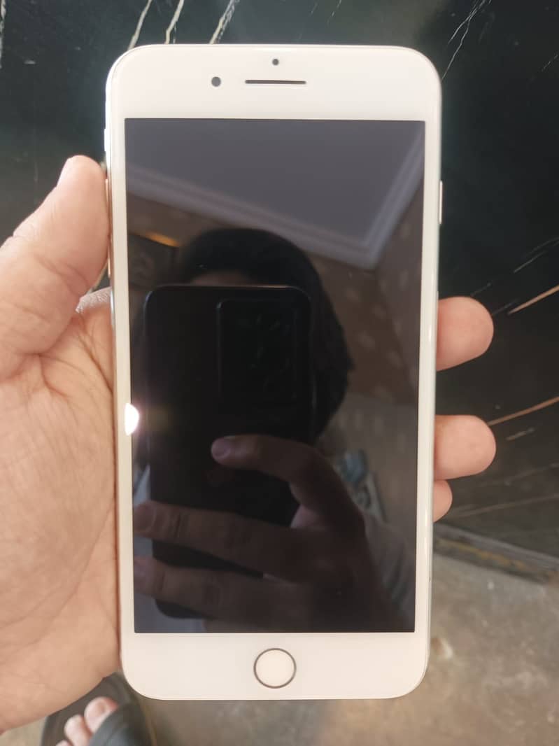 Apple iPhone 8 Plus 1