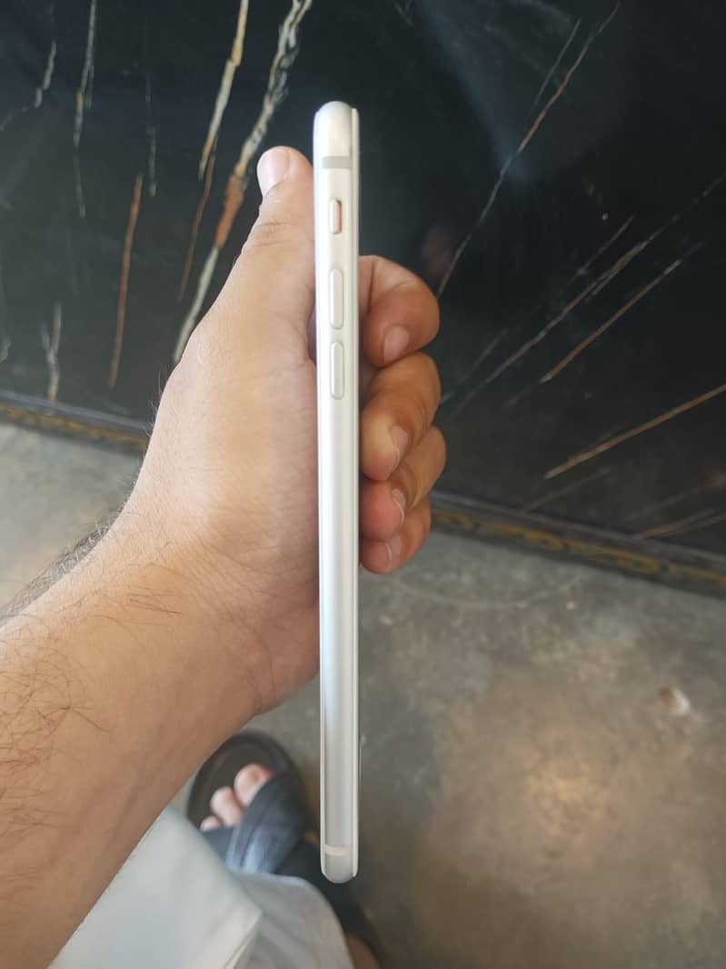 Apple iPhone 8 Plus 3