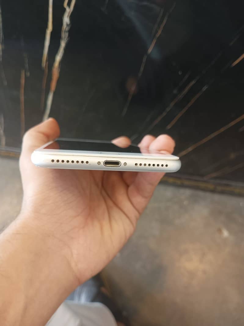 Apple iPhone 8 Plus 5