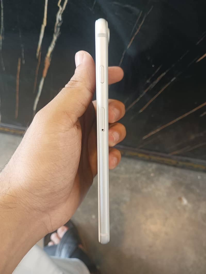 Apple iPhone 8 Plus 6