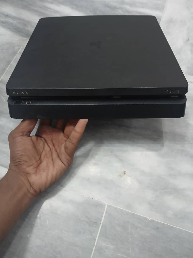 PS4 SLIM 1