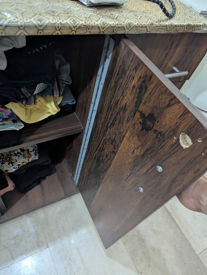 iron table mint condition 1