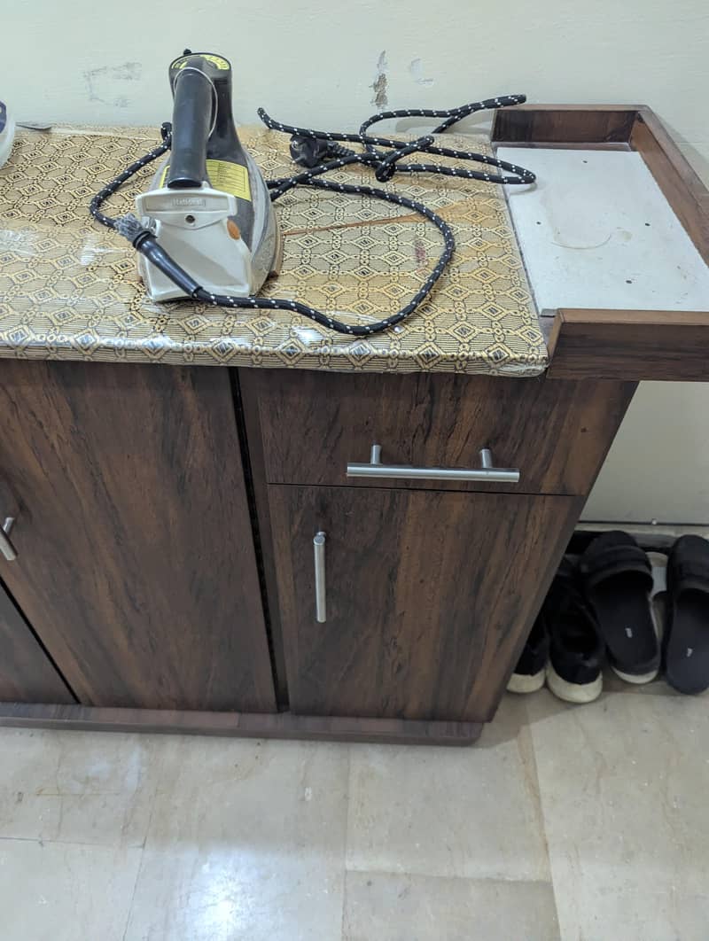 iron table mint condition 2