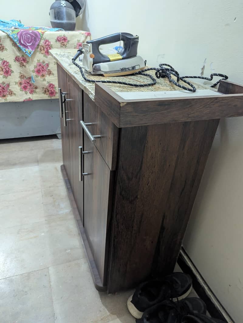 iron table mint condition 4