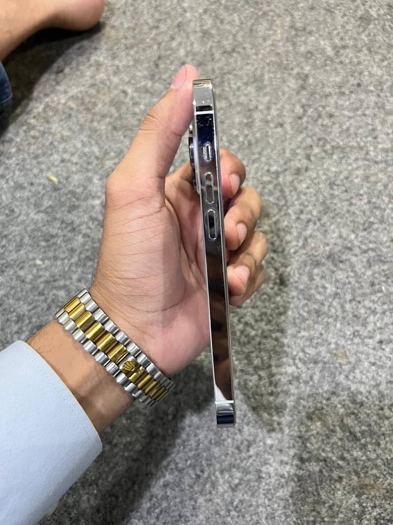 Apple iPhone 14 Pro 1